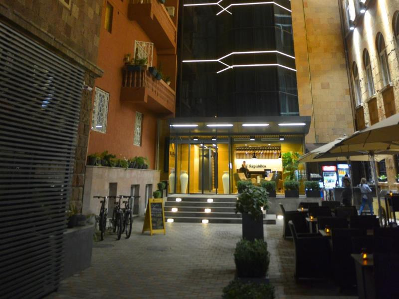 Republica Hotel Yerevan Ngoại thất bức ảnh